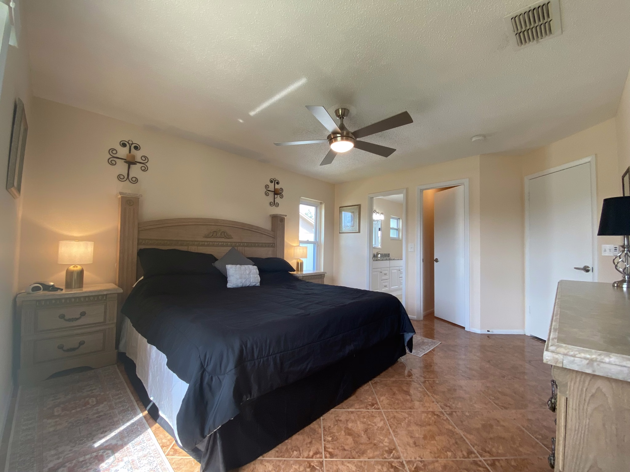 Master bedroom with en-suite doorway